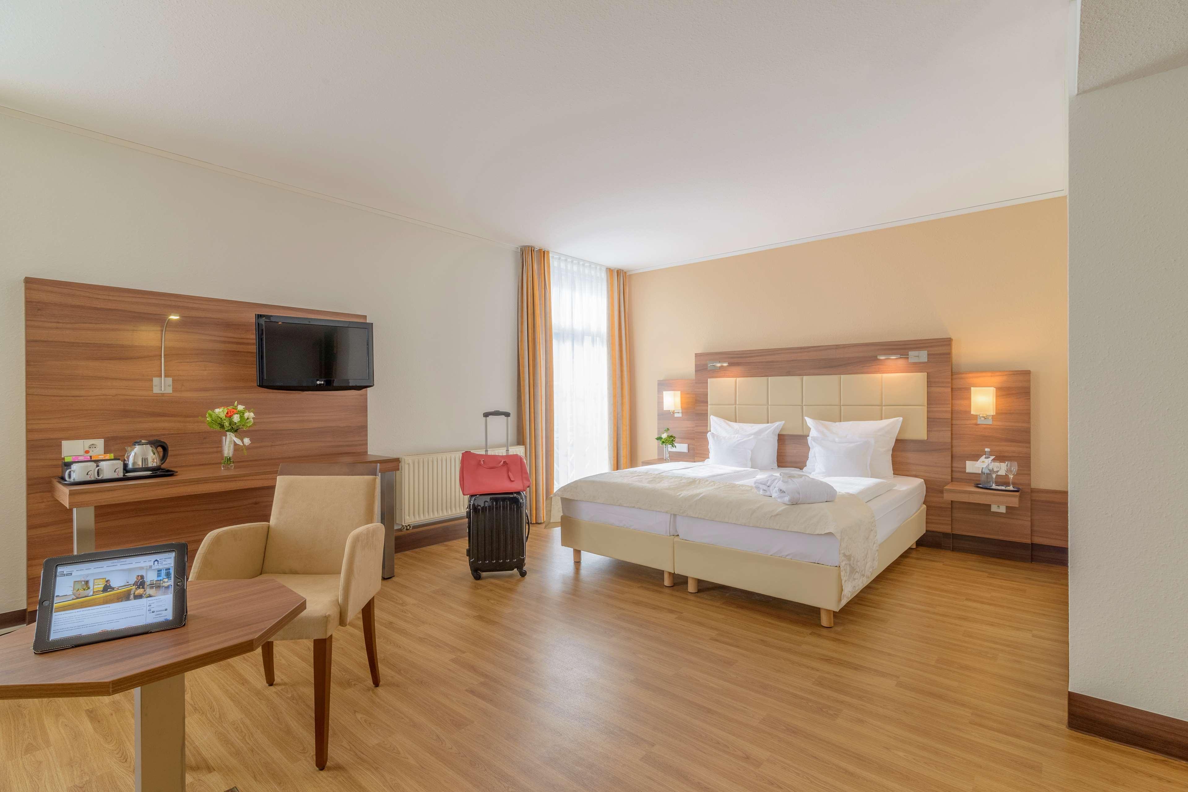 Best Western Plus Hotel Am Schlossberg Нюртинген Экстерьер фото