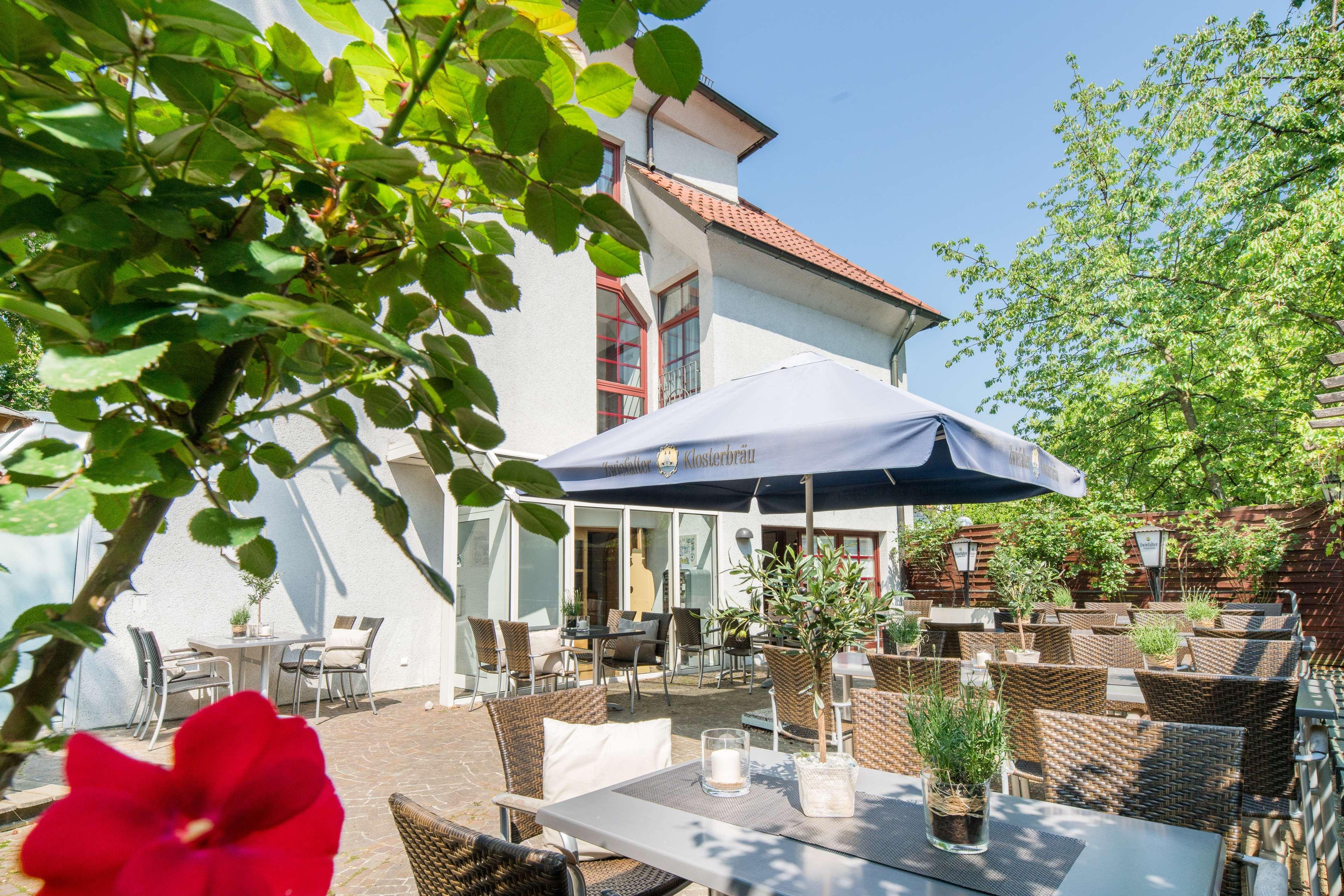 Best Western Plus Hotel Am Schlossberg Нюртинген Экстерьер фото