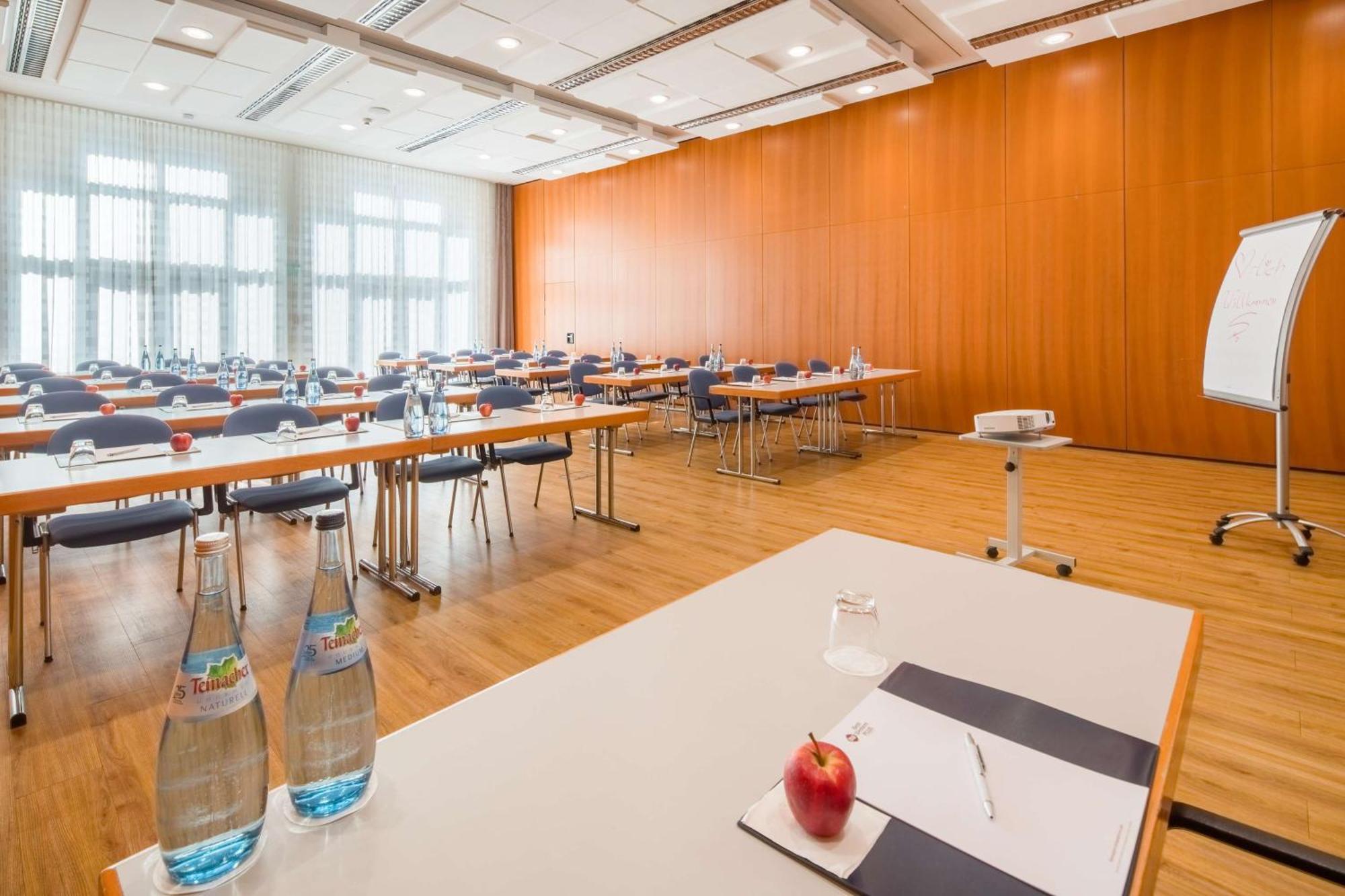 Best Western Plus Hotel Am Schlossberg Нюртинген Экстерьер фото