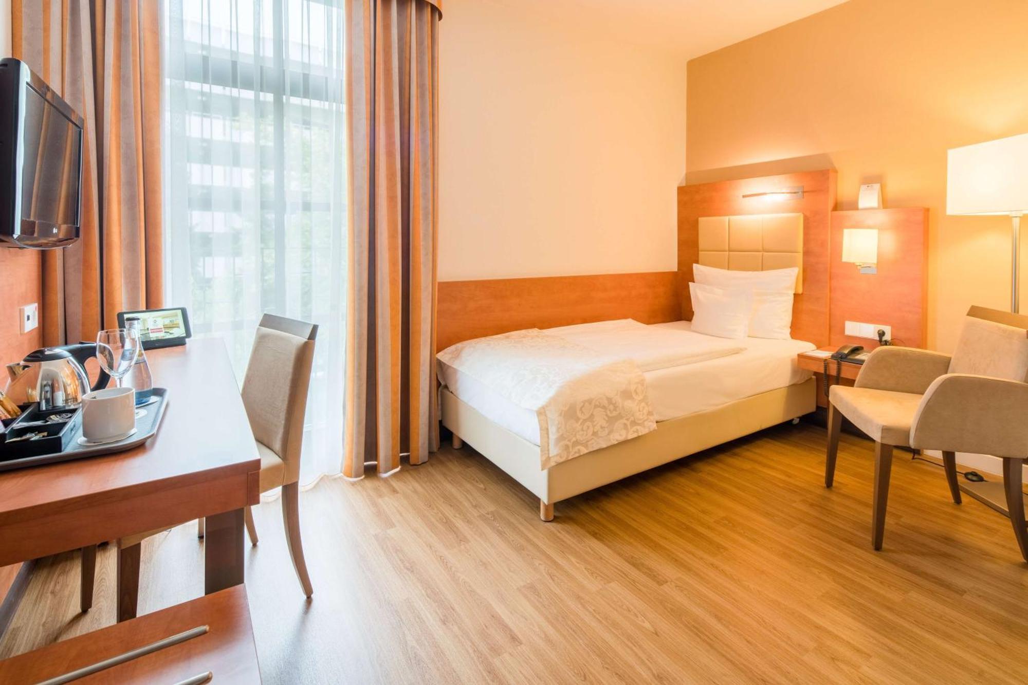 Best Western Plus Hotel Am Schlossberg Нюртинген Экстерьер фото